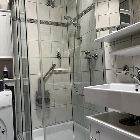 Gemuetliche, Ganze Wohnung In Ruhiger, Zentraler Lage Леверкузен Экстерьер фото